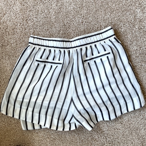 J.O.A. Los Angeles Tie Front Shorts - Picture 6 of 8